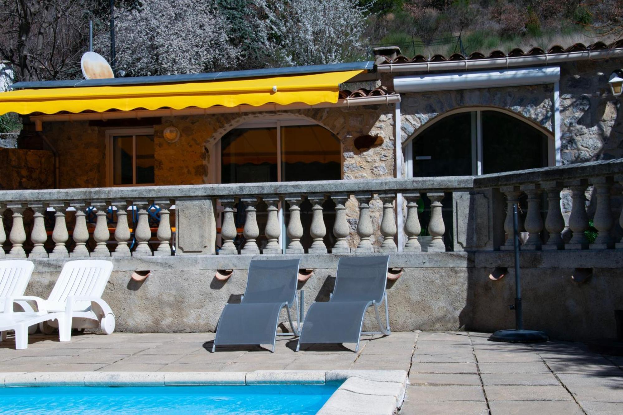 Les Grands Pres Des Baronnies Casa de hóspedes La Roche-sur-le-Buis Exterior foto